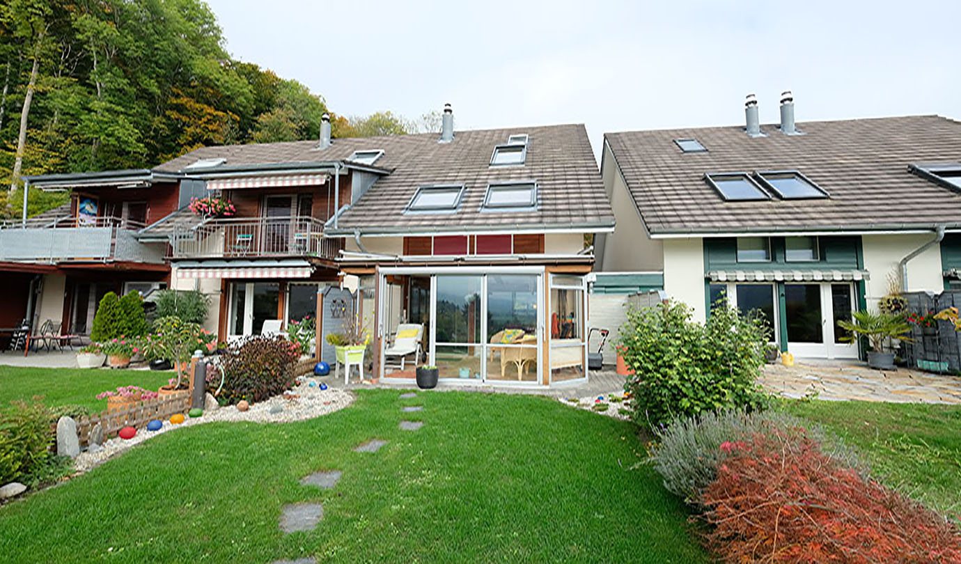 Eck-Reiheneinfamilienhaus mit atemberaubender Weitsicht – Lehmann